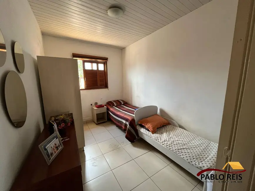 Casa com 3 quartos à venda, 181m2 em Centro, Monte Carmelo - MG - imagem 7 Foto 7 de Casa com 3 quartos à venda, 181m2 em Centro, Monte Carmelo - MG