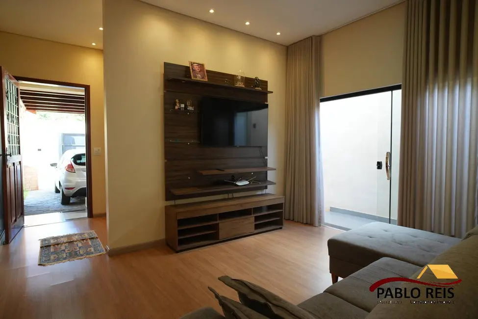 Foto 5 de Casa com 3 quartos à venda, 382m2 em Monte Carmelo - MG