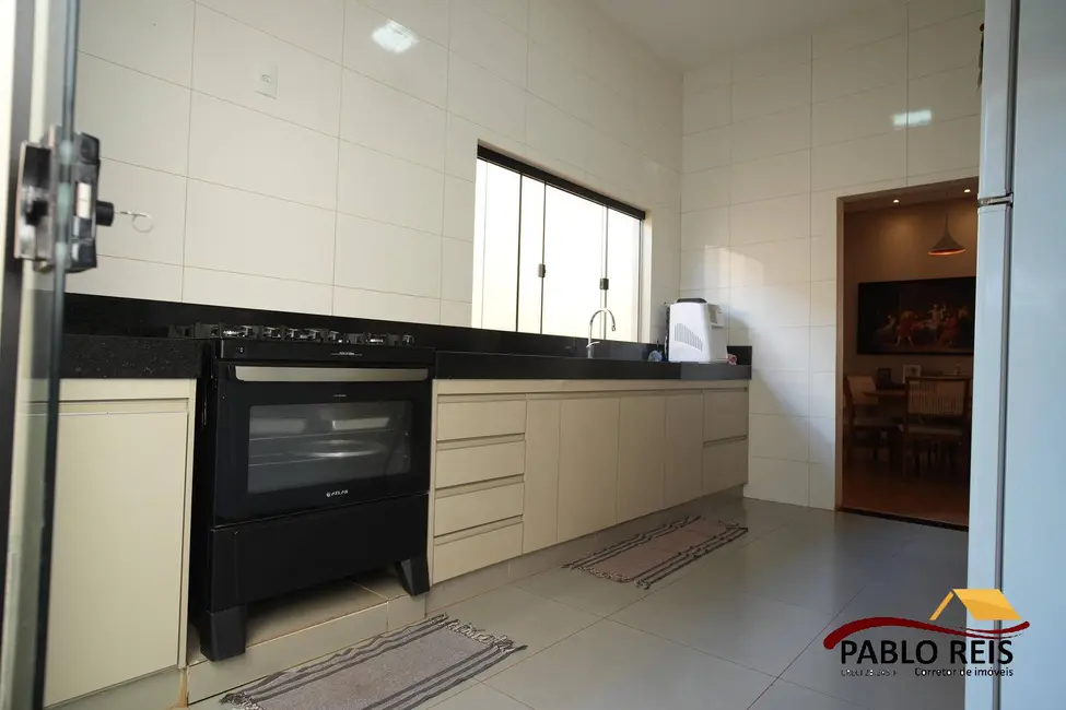 Foto 7 de Casa com 3 quartos à venda, 382m2 em Monte Carmelo - MG