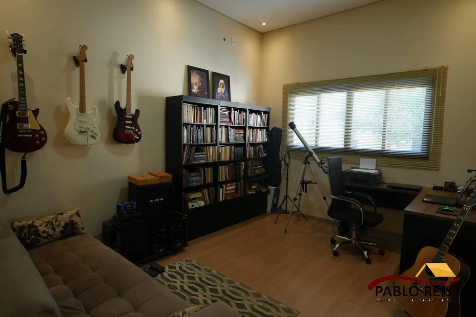 Foto 6 de Casa com 3 quartos à venda, 382m2 em Monte Carmelo - MG