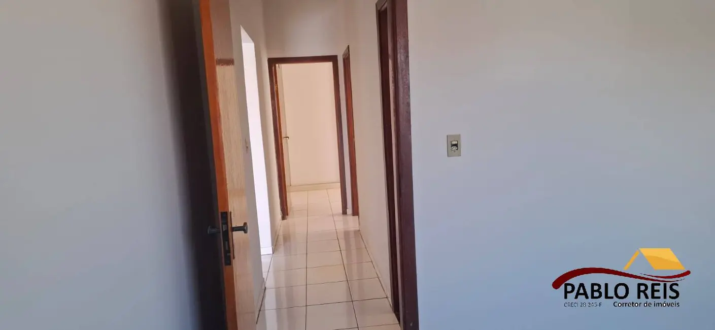 Foto 3 de Casa com 3 quartos à venda, 277m2 em Monte Carmelo - MG
