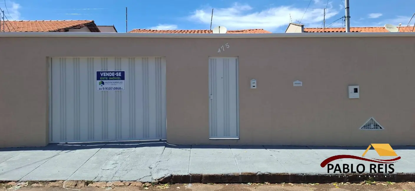 Foto 1 de Casa com 3 quartos à venda, 277m2 em Monte Carmelo - MG