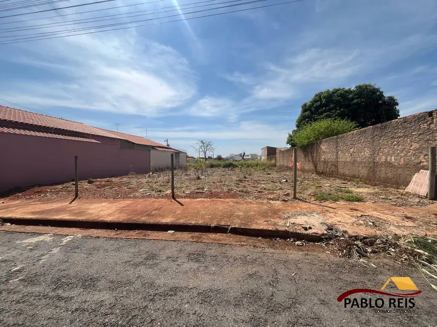 Terreno / Lote à venda, 360m2 em Monte Carmelo - MG - imagem 2 Foto 2 de Terreno / Lote à venda, 360m2 em Monte Carmelo - MG