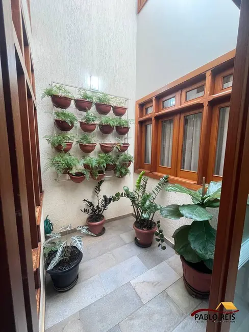 Foto 11 de Sobrado à venda em Centro, Monte Carmelo - MG