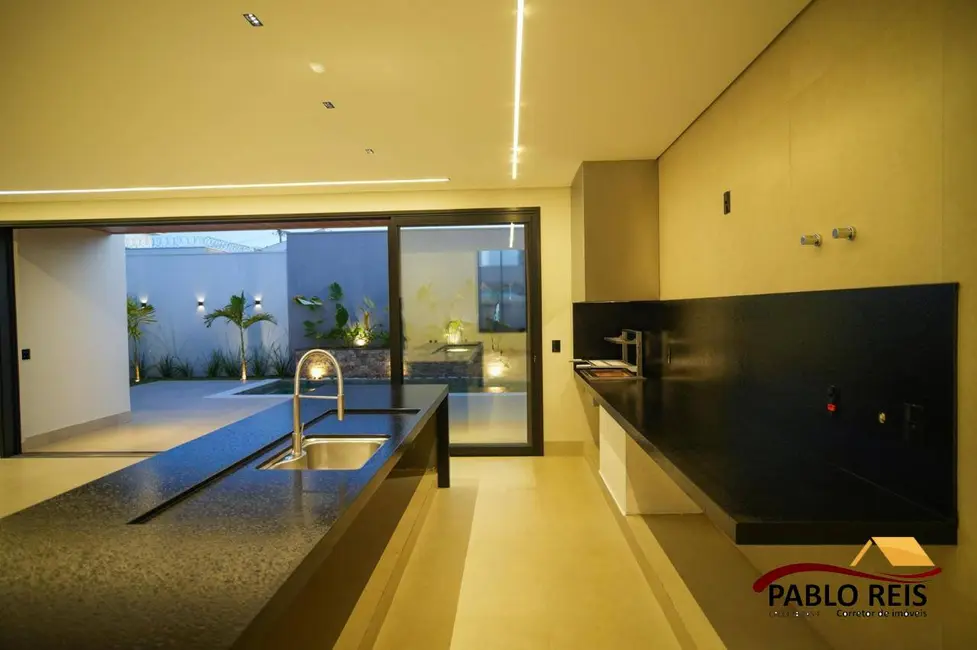 Foto 3 de Casa com 3 quartos à venda em Monte Carmelo - MG