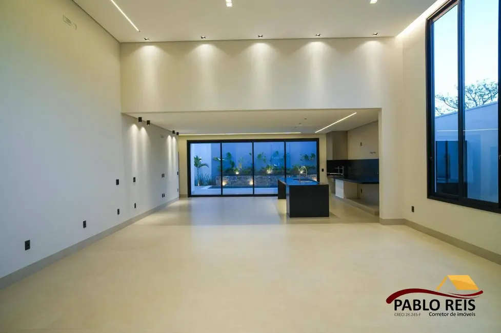 Foto 9 de Casa com 3 quartos à venda em Monte Carmelo - MG