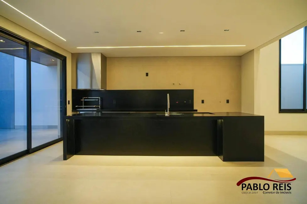 Foto 6 de Casa com 3 quartos à venda em Monte Carmelo - MG