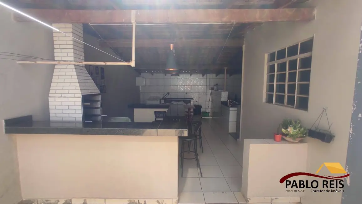 Foto 3 de Casa com 3 quartos à venda, 207m2 em Monte Carmelo - MG