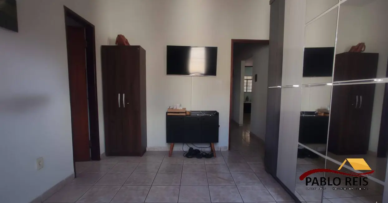 Foto 7 de Casa com 3 quartos à venda, 207m2 em Monte Carmelo - MG