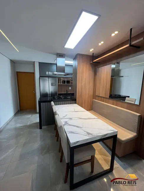 Foto 2 de Apartamento com 2 quartos à venda, 58m2 em Monte Carmelo - MG