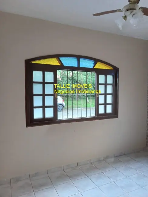 Casa com 3 quartos à venda e para alugar, 270m2 em Caraguatatuba - SP - imagem 4 Foto 4 de Casa com 3 quartos à venda e para alugar, 270m2 em Caraguatatuba - SP