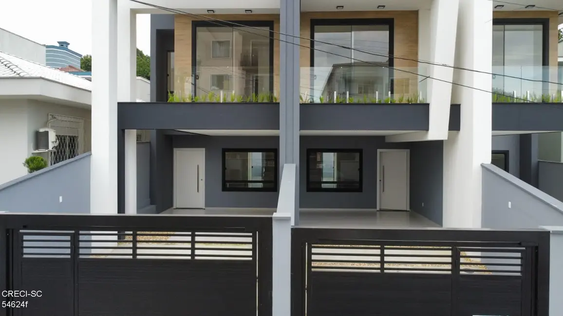 Foto 2 de Casa com 3 quartos à venda, 133m2 em Floresta, Joinville - SC