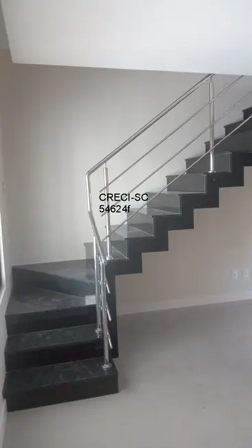 Casa com 3 quartos à venda, 166m2 em Saguaçu, Joinville - SC - imagem 4 Foto 4 de Casa com 3 quartos à venda, 166m2 em Saguaçu, Joinville - SC