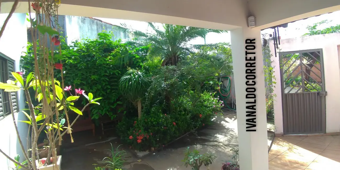 Foto 2 de Casa com 3 quartos à venda, 100m2 em Itumbiara - GO