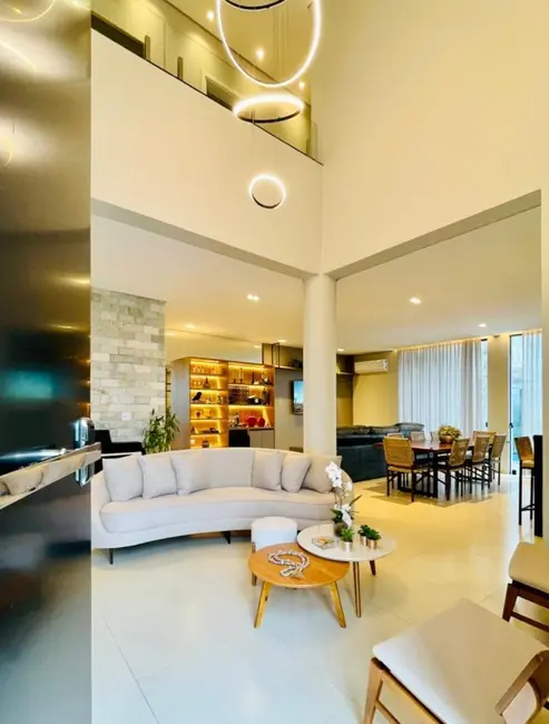 Foto 2 de Casa com 3 quartos à venda, 280m2 em Arapora - MG