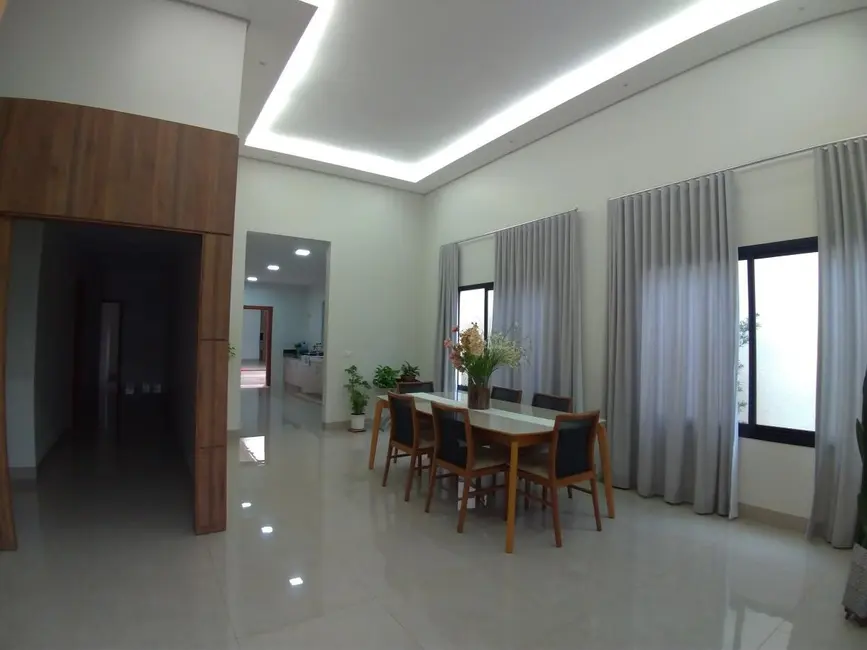 Foto 2 de Casa com 3 quartos à venda, 241m2 em Itumbiara - GO