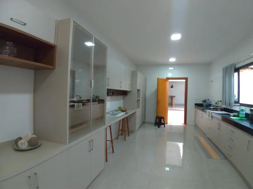 Foto 4 de Casa com 3 quartos à venda, 241m2 em Itumbiara - GO