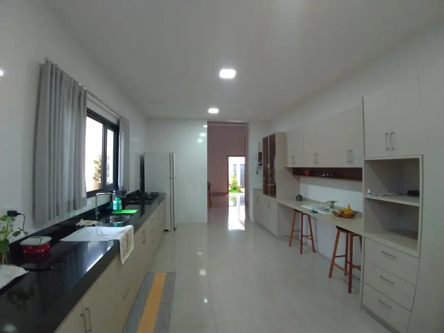 Foto 5 de Casa com 3 quartos à venda, 241m2 em Itumbiara - GO