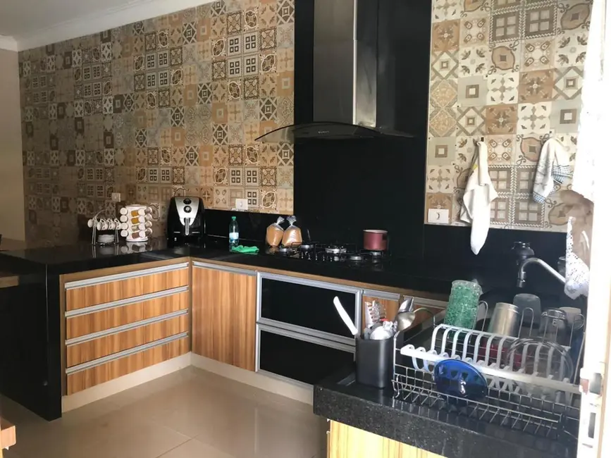 Foto 6 de Casa com 4 quartos à venda, 218m2 em Itumbiara - GO