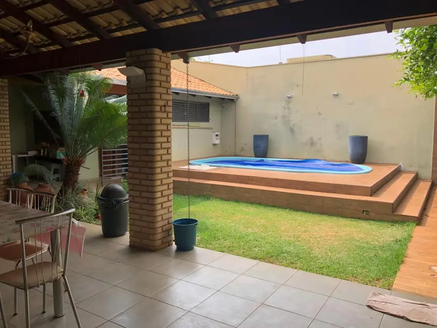 Foto 1 de Casa com 4 quartos à venda, 218m2 em Itumbiara - GO