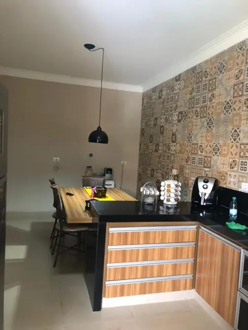 Foto 5 de Casa com 4 quartos à venda, 218m2 em Itumbiara - GO