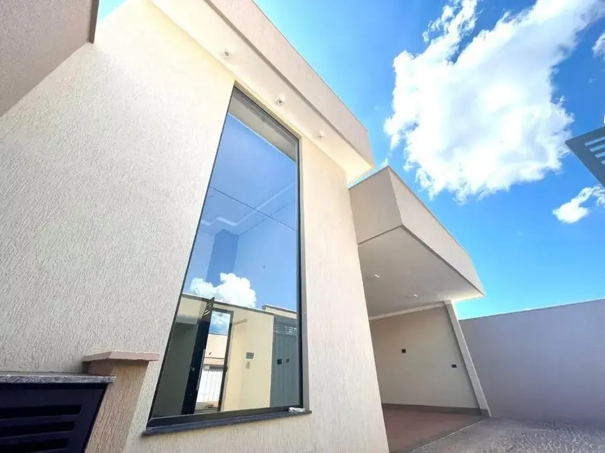 Foto 1 de Casa com 3 quartos à venda, 150m2 em Itumbiara - GO