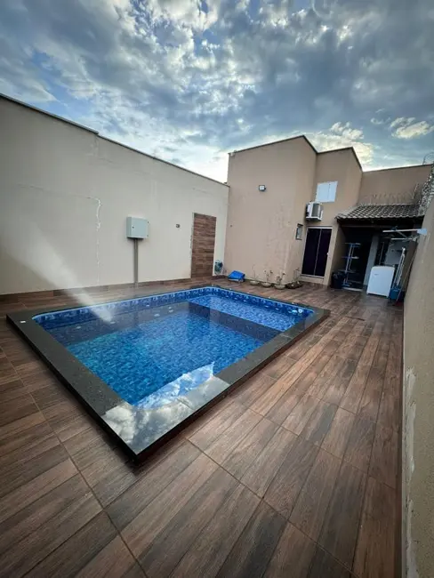 Foto 1 de Casa com 3 quartos à venda, 130m2 em Itumbiara - GO