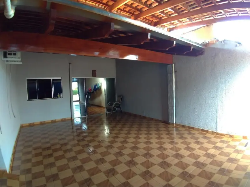 Foto 2 de Casa com 2 quartos à venda, 200m2 em Arapora - MG