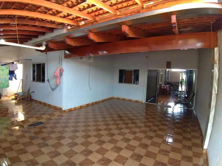 Foto 1 de Casa com 2 quartos à venda, 200m2 em Arapora - MG