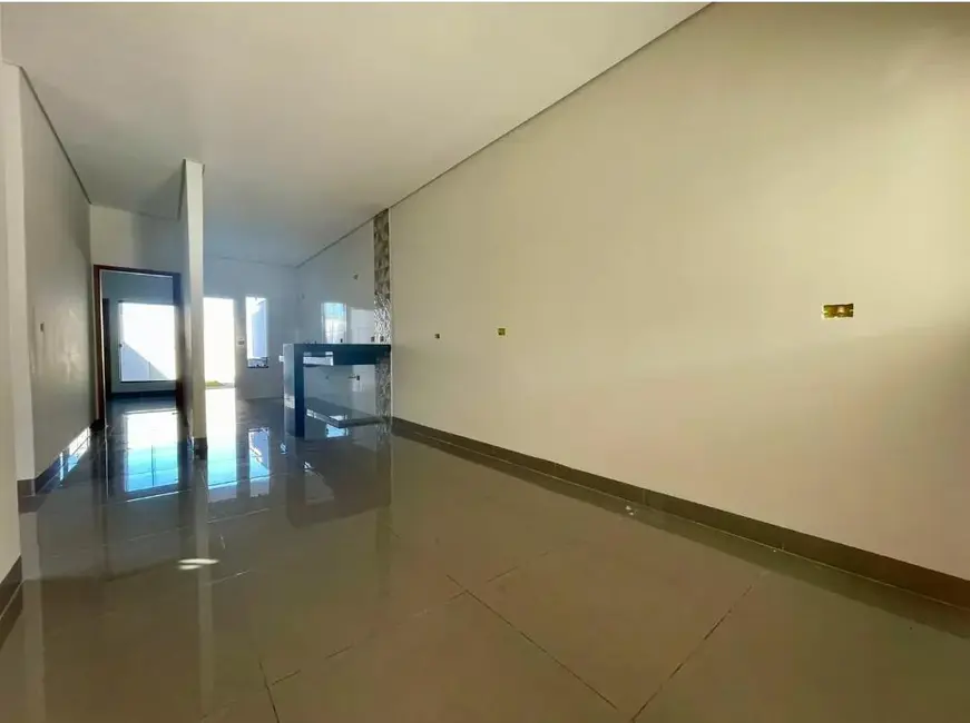 Foto 2 de Casa com 3 quartos à venda, 100m2 em Itumbiara - GO