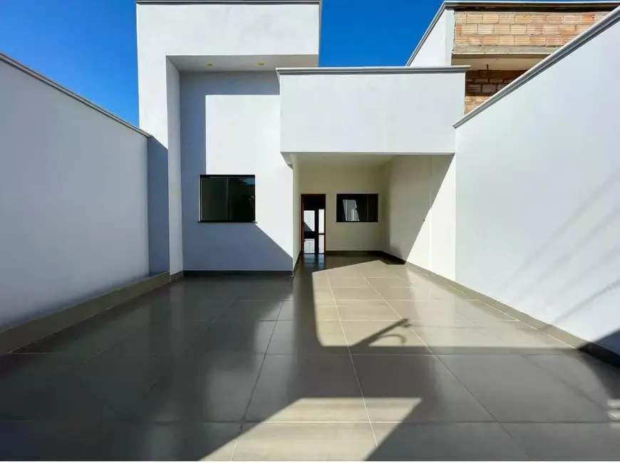Foto 1 de Casa com 3 quartos à venda, 100m2 em Itumbiara - GO