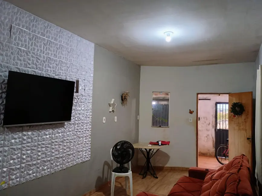 Foto 2 de Casa com 2 quartos à venda, 70m2 em Arapora - MG