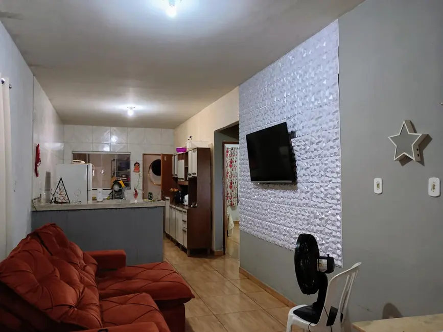 Foto 1 de Casa com 2 quartos à venda, 70m2 em Arapora - MG