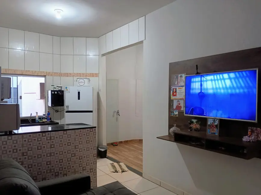 Foto 2 de Casa com 2 quartos à venda, 70m2 em Arapora - MG