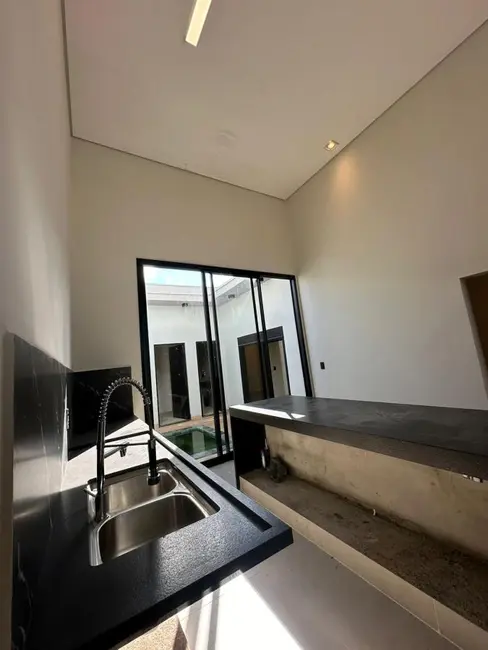 Casa com 3 quartos à venda, 176m2 em Itumbiara - GO - imagem 8 Foto 8 de Casa com 3 quartos à venda, 176m2 em Itumbiara - GO