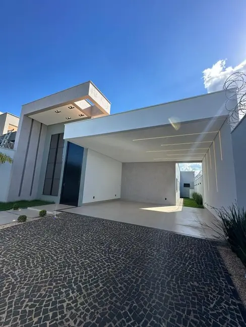 Foto 1 de Casa com 3 quartos à venda, 176m2 em Itumbiara - GO