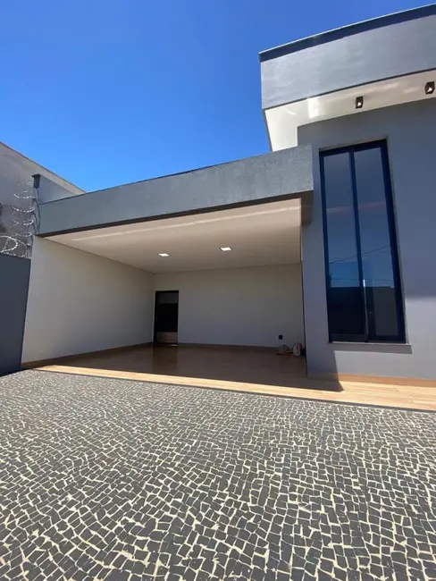 Foto 1 de Casa com 3 quartos à venda em Itumbiara - GO
