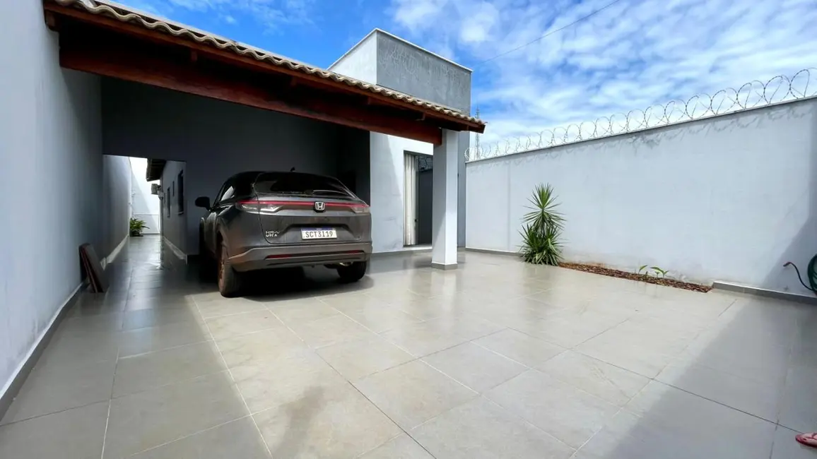 Foto 1 de Casa com 3 quartos à venda, 129m2 em Itumbiara - GO