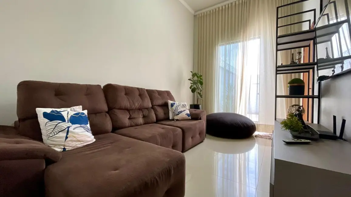 Casa com 3 quartos à venda, 129m2 em Itumbiara - GO - imagem 3 Foto 3 de Casa com 3 quartos à venda, 129m2 em Itumbiara - GO