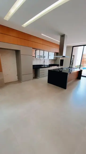 Foto 4 de Casa com 4 quartos à venda, 246m2 em Itumbiara - GO