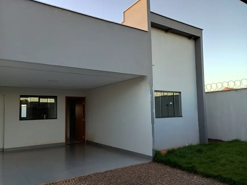 Casa com 3 quartos à venda em Itumbiara - GO - imagem 1 Foto 1 de Casa com 3 quartos à venda em Itumbiara - GO