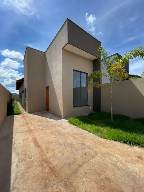 Foto 1 de Casa com 3 quartos à venda em Itumbiara - GO