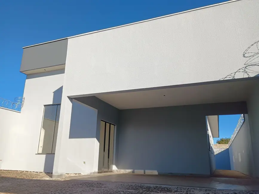 Foto 2 de Casa com 3 quartos à venda, 150m2 em Itumbiara - GO