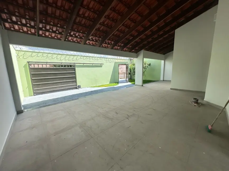 Foto 2 de Casa com 4 quartos à venda, 280m2 em Itumbiara - GO
