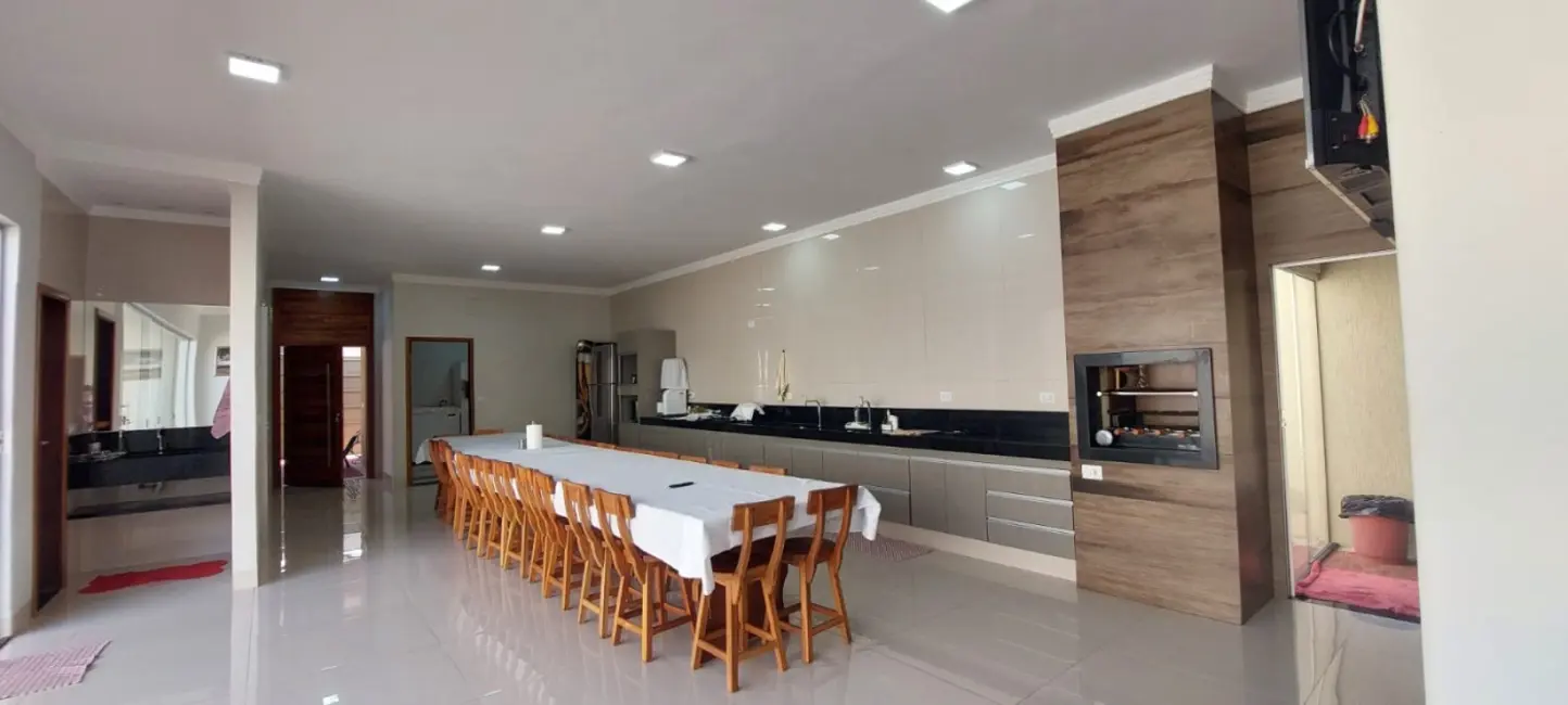 Foto 1 de Casa com 3 quartos à venda, 234m2 em Itumbiara - GO