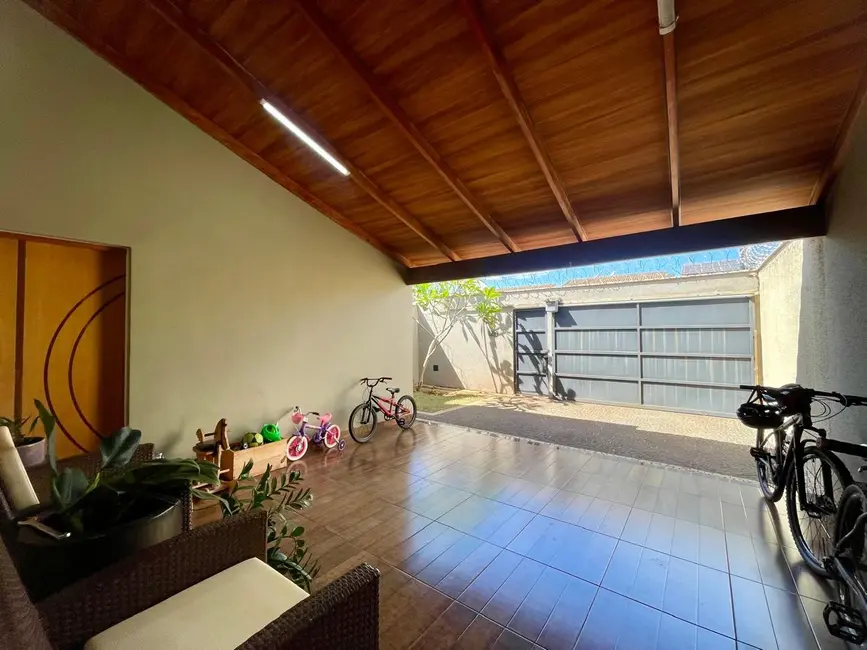 Foto 2 de Casa com 3 quartos à venda, 134m2 em Itumbiara - GO