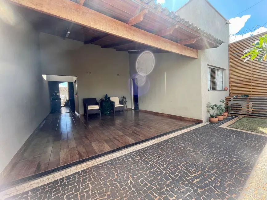Foto 1 de Casa com 3 quartos à venda, 134m2 em Itumbiara - GO