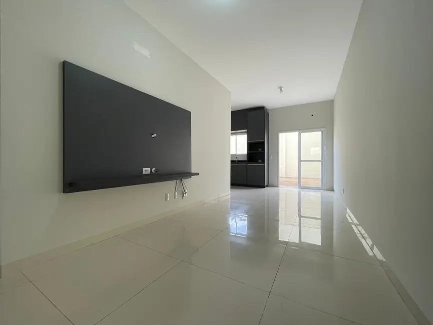 Foto 1 de Casa com 3 quartos à venda em Arapora - MG