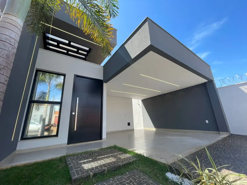 Foto 1 de Casa com 3 quartos à venda, 175m2 em Itumbiara - GO
