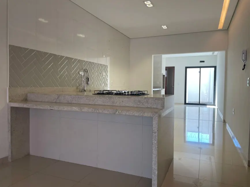 Casa com 3 quartos à venda, 175m2 em Itumbiara - GO - imagem 4 Foto 4 de Casa com 3 quartos à venda, 175m2 em Itumbiara - GO